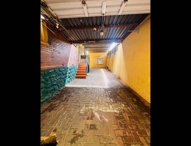 10 BEDROOM HOUSE FOR SALE IN KENSINGTON